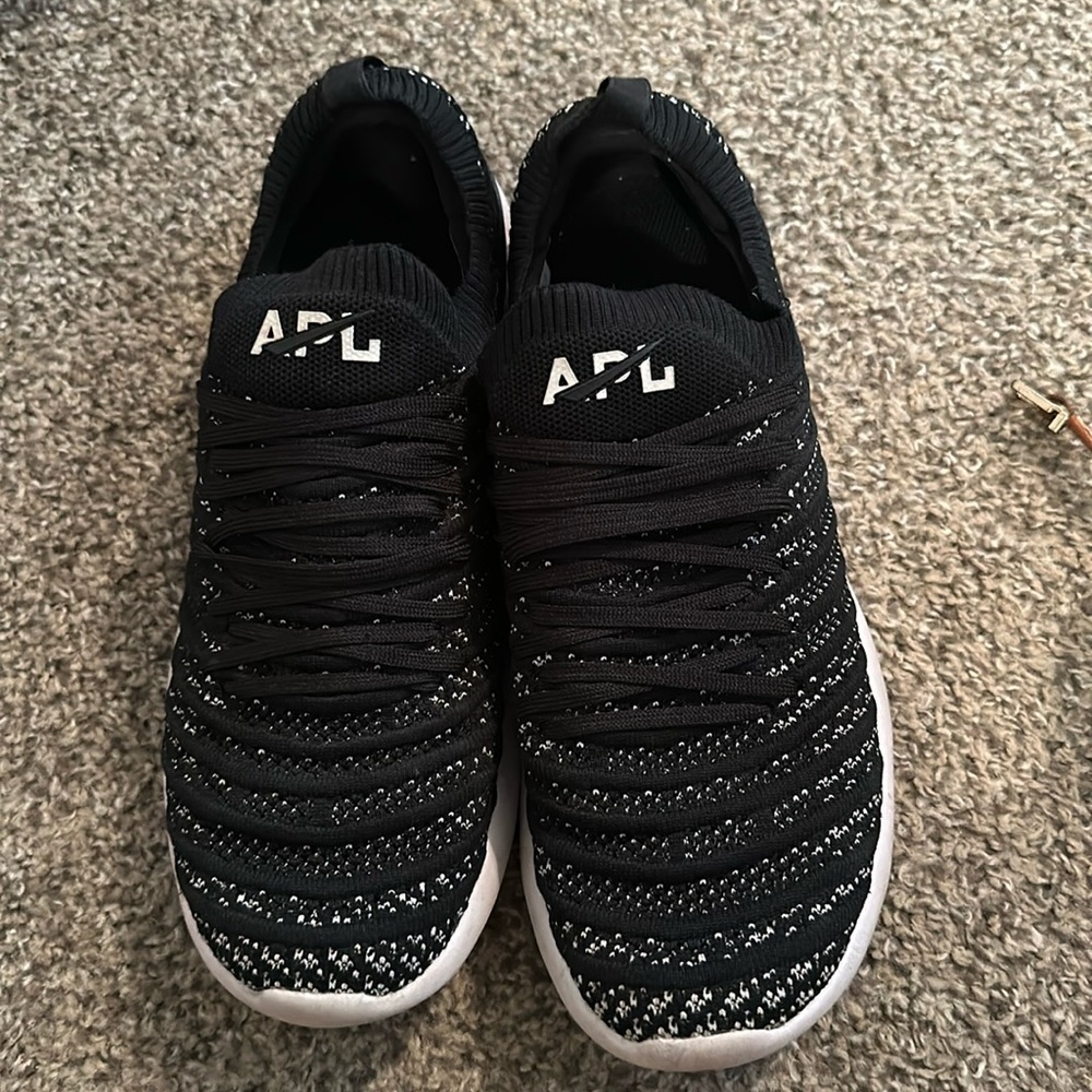 APL women’s size 10